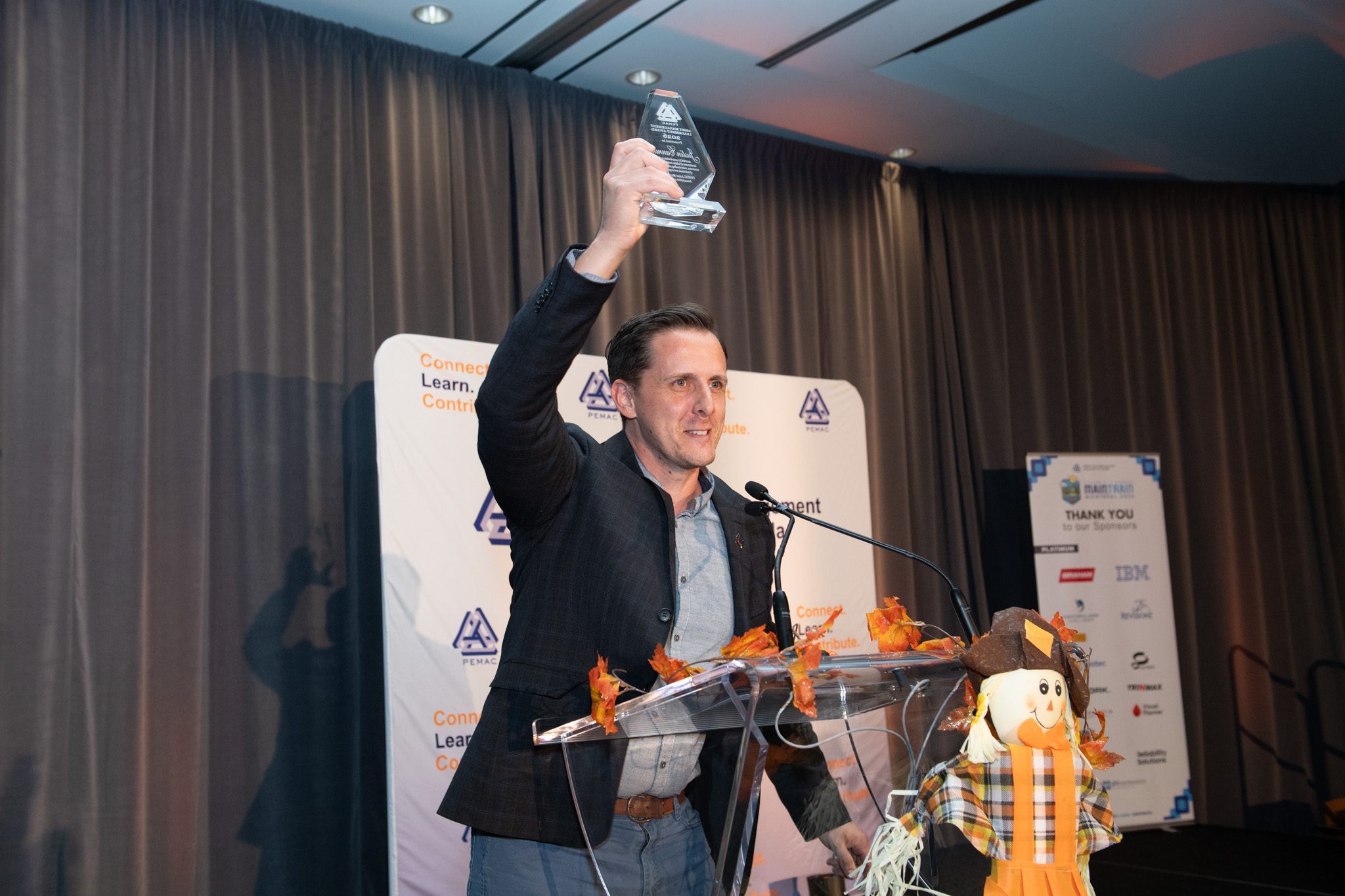 Justin Canning receiving the Asset Management Leadership Award