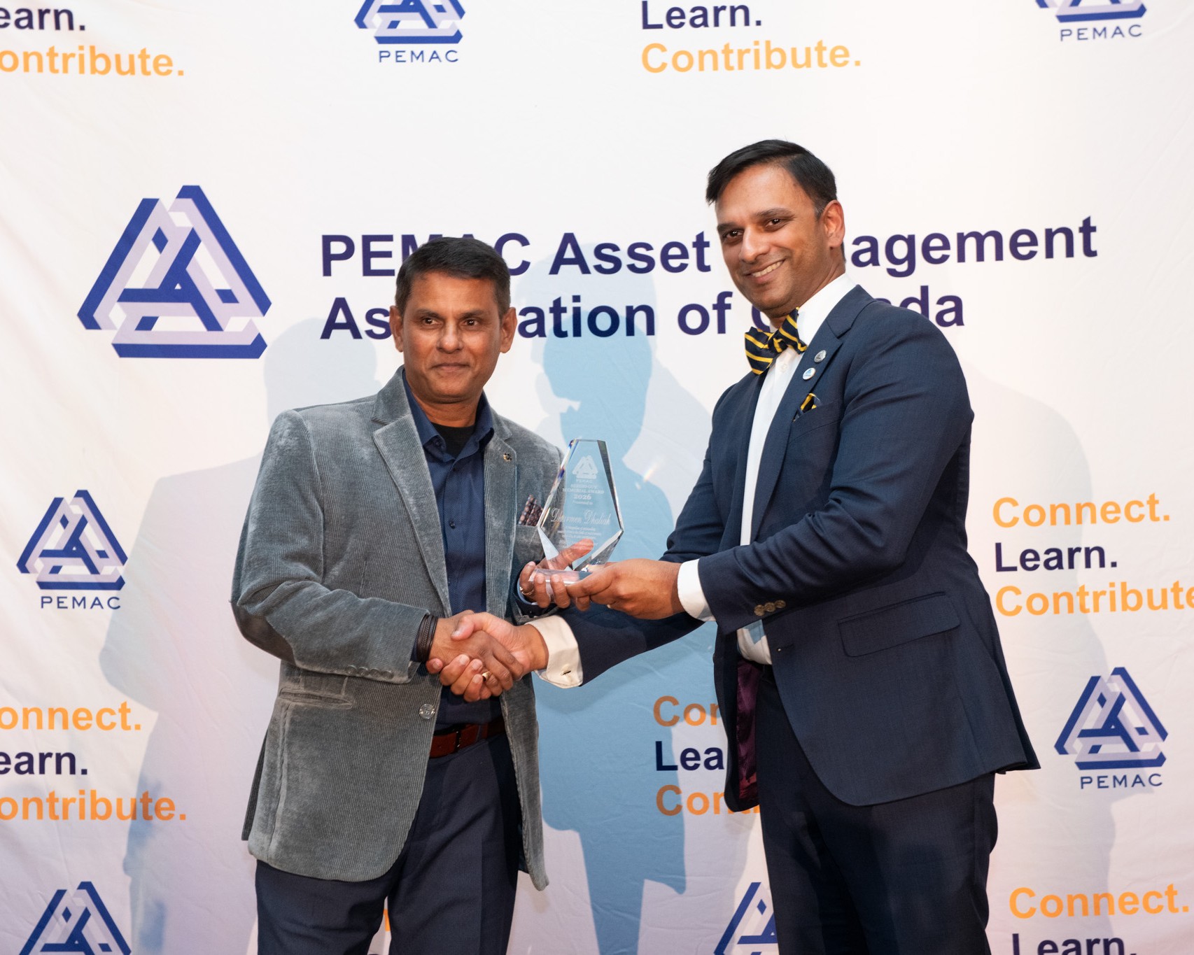 Dharmen Dhaliah receiving the Sergio Guy Memorial Award